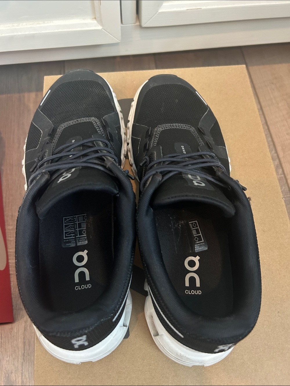 On Running Cloud Men's Sneakers in Black and White ( you pay shipping)